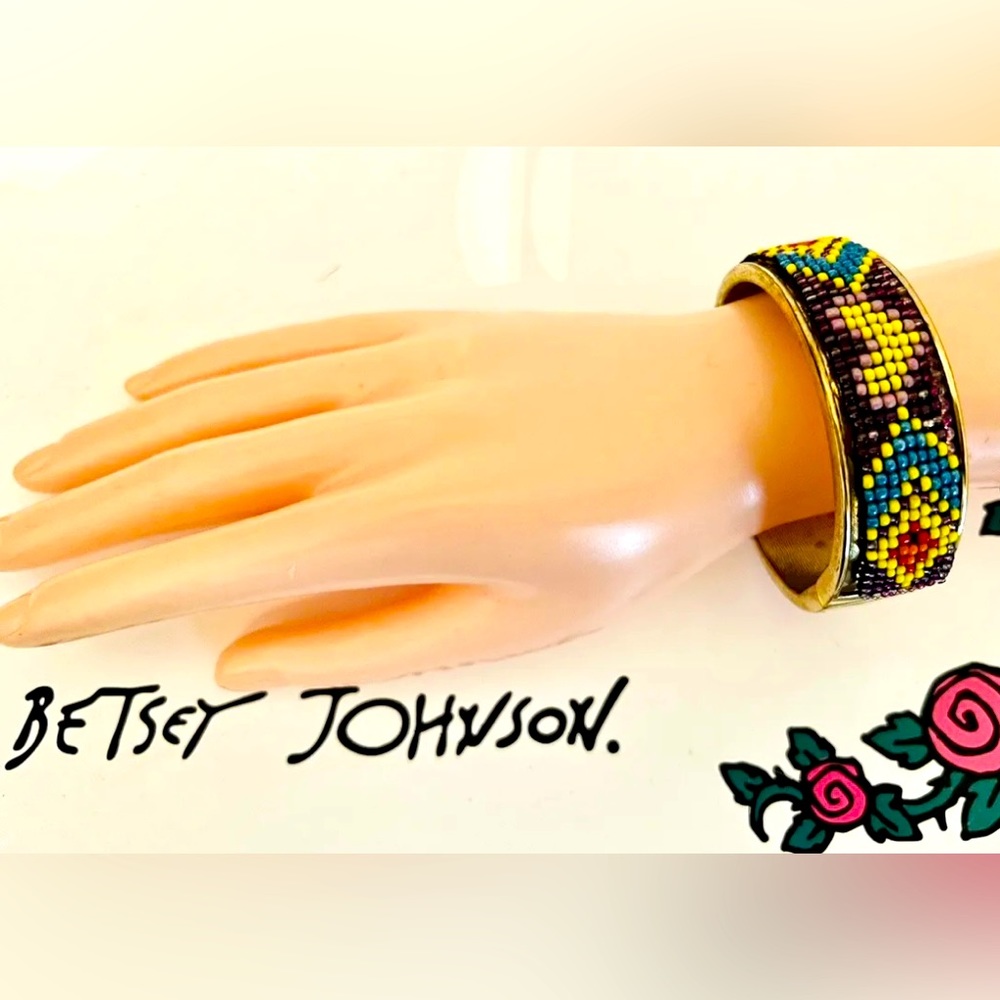 Preloved & Needs To Be Worn Johnson Lady Luck Collection Bangle
